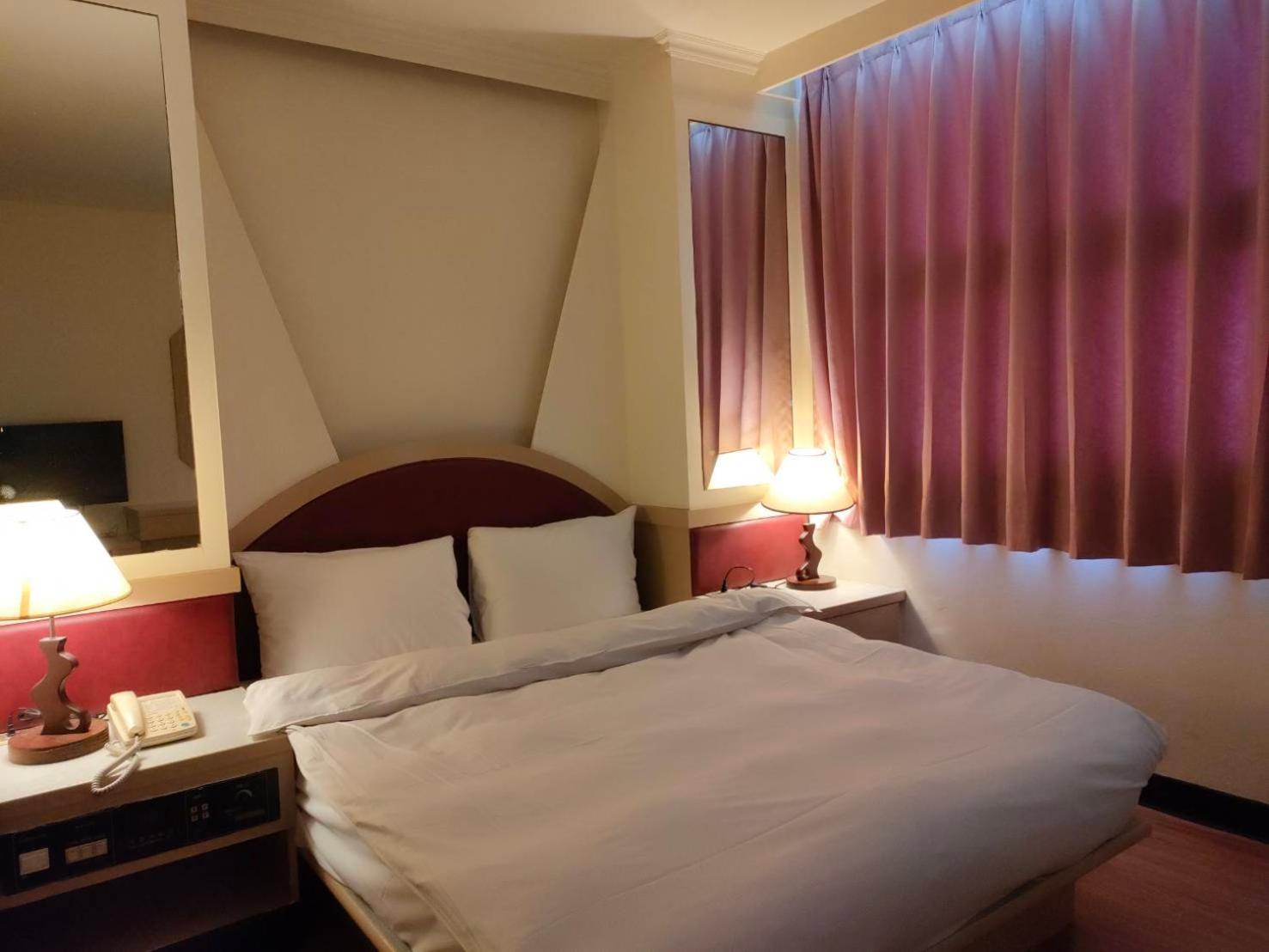Dc Hotel Taichung Exterior foto